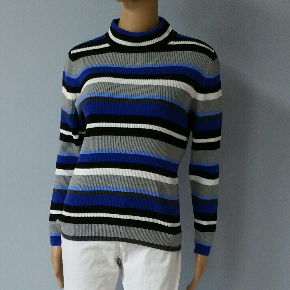 Karen Scott long sleeve sweater. Size Medium